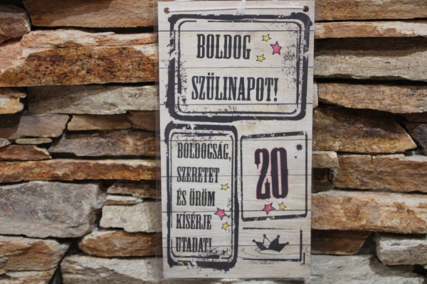 Fa tábla -” Boldog szülinapot ” (20.szülinap)