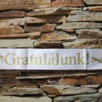 vállszalag gratulálunk! ( fehér) arany felirattal (ballagás)