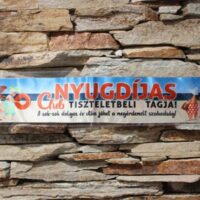 vállszalag a nyugdíjas club tiszteletbeli tagja 