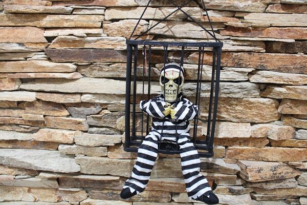 mozgó ,hangot adó rab csontváz (halloween)