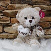 valentin napi love szíves vajszínű maci ülő 25 cm