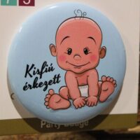 kitűző kisfiú érkezett (babaváró)