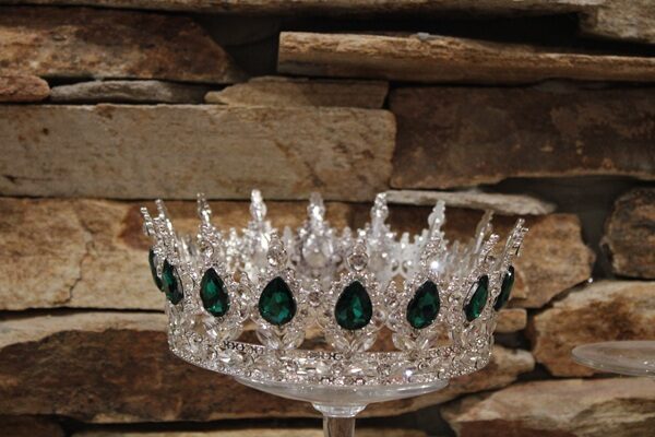 prémium fém korona ezüst zöld