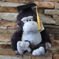 ballagási plüss gorilla talársapkával – 30 cm