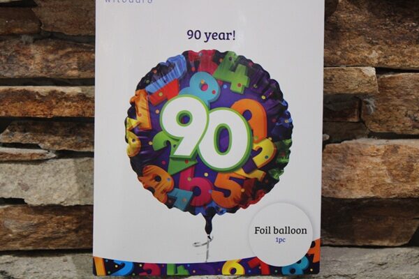 90-es születésnapi fólia lufi 45 cm – Színes számmintás Birthday lufi