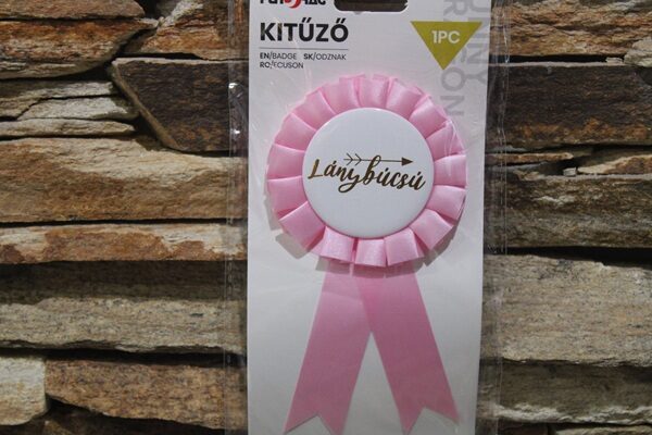 rózsaszín lánybúcsú kitűző arany felirattal – elegáns kokárda