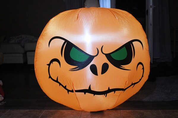 kompresszoros halloween tök 100 cm – világító felfújható dekoráció | partyballon