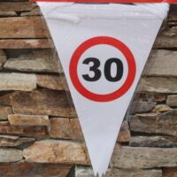 30. születésnapi zászlófüzér – közlekedési tábla mintás, 3 m | partyballon